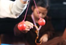 Tok-Tok, Asik dan Bisingnya Mainan Lato-Lato