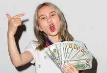 Budaya Flexing: Pengakuan Sosial Dengan Pamer Keberhasilan Fenomena Flexing di Era Gen Z. (Sumber : https://medium.com/digital-reflections/flexing-online-and-the-digital-ego-ffeab8479901)