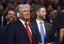 Penampilan Perdana Donald Trump Usai Insiden Penembakan