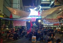 Hardiknas, Para Mahasiswa Melakukan Unjuk Rasa